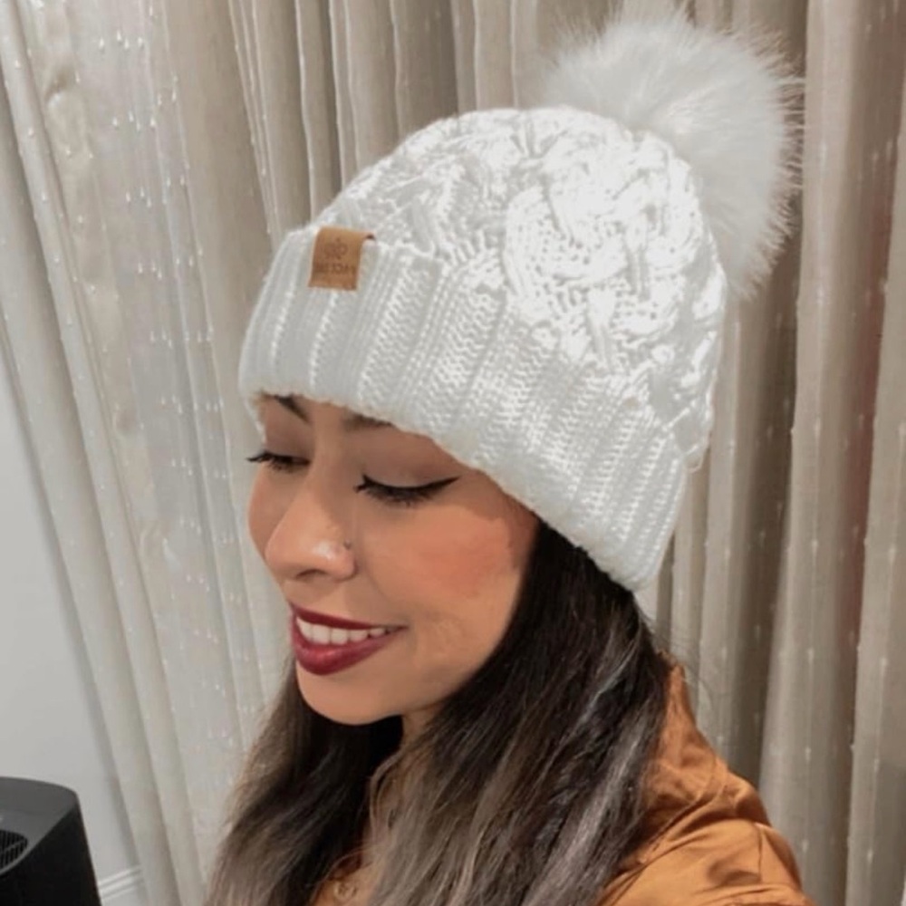 White Knit Pom-Pom Beanie